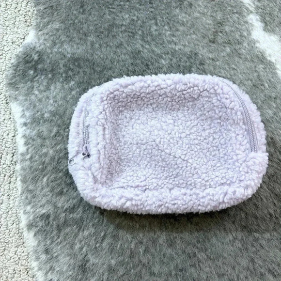 NWOT Sherpa Waist Sling Fanny Pack Bag - Picture 2 of 12